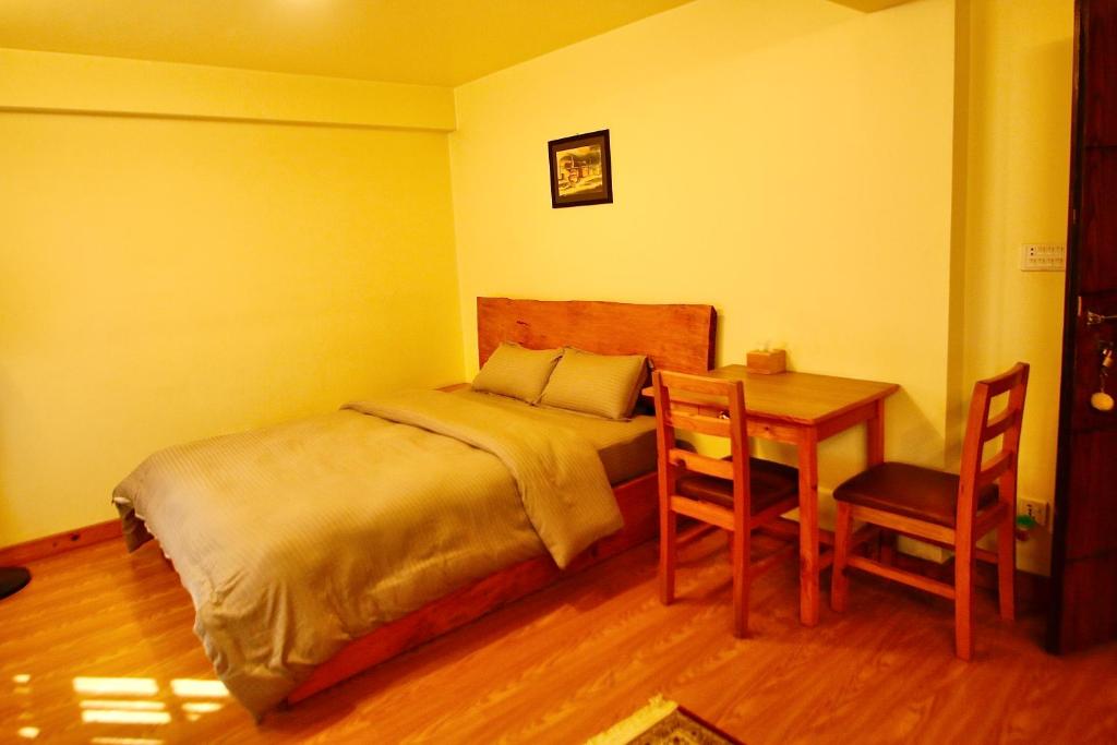 Postel nebo postele na pokoji v ubytování Lumwoh Guest House