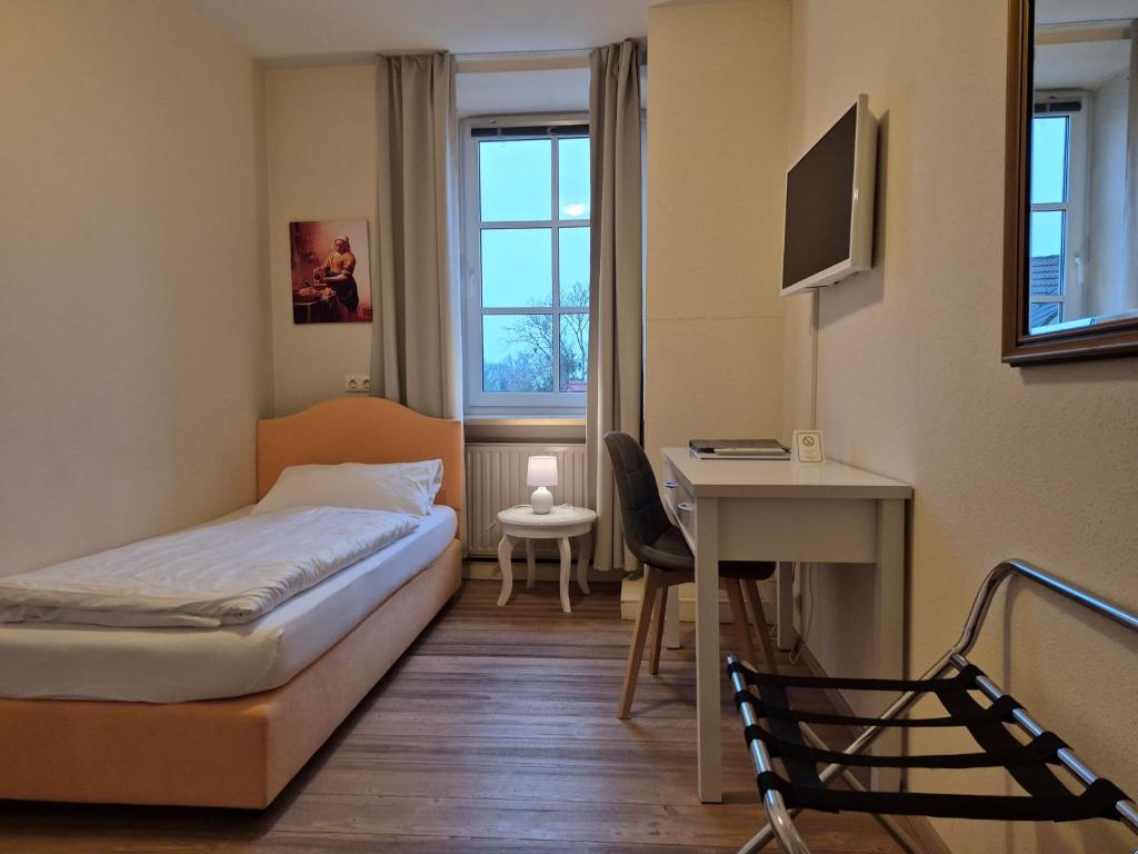 TV a/nebo společenská místnost v ubytování Hotel-Gasthof Opel
