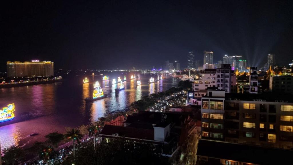 Nespecifikovaný výhled na destinaci Phnompenh nebo výhled na město při pohledu z hotelu