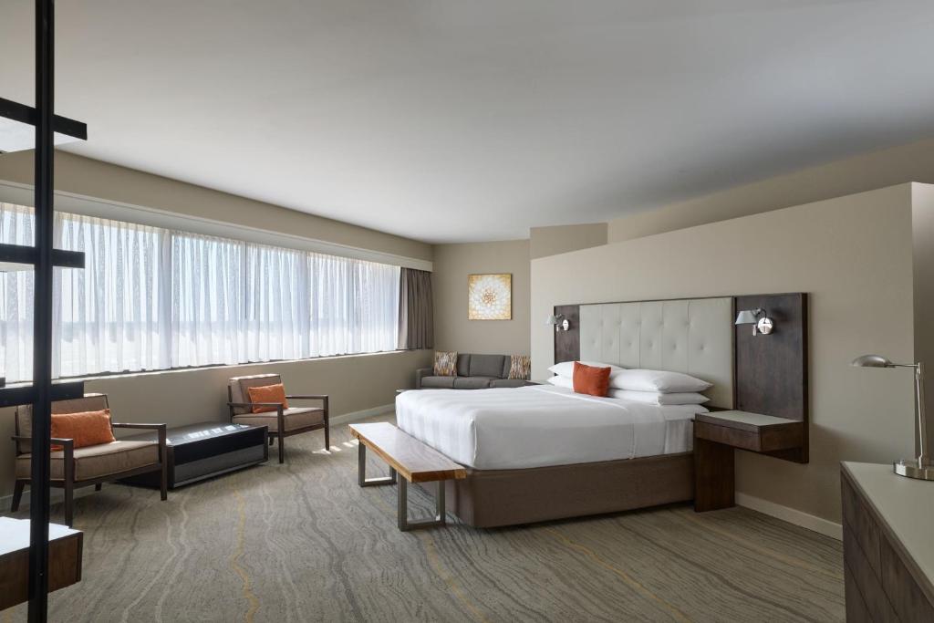 Postel nebo postele na pokoji v ubytování Phoenix Marriott Resort Tempe at The Buttes