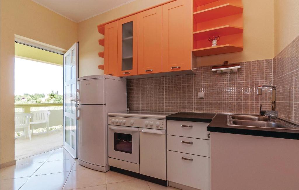 Kuchyňa alebo kuchynka v ubytovaní Apartment Ribnica-Krusevo With Sea View Xii