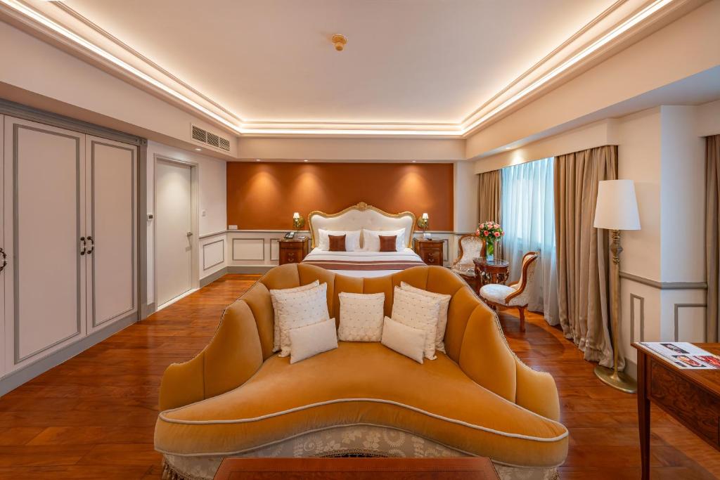 Club Grand Suite with Club Access with Afternoon Tea and Evening Cocktail