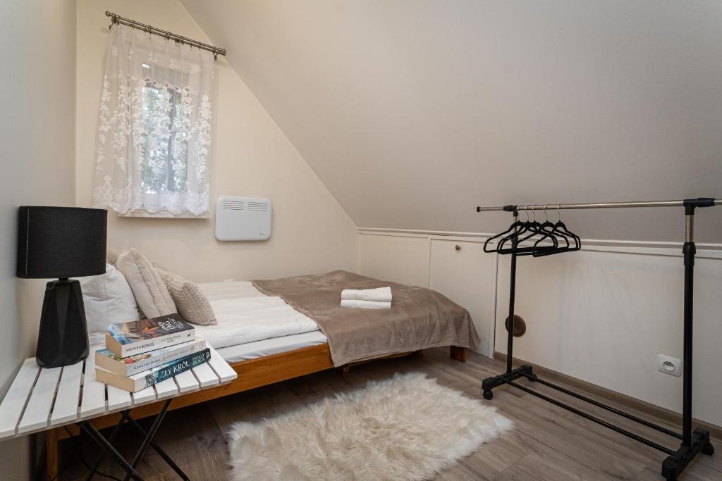 Posteľ alebo postele v izbe v ubytovaní Garden House nad jeziorem Szelment