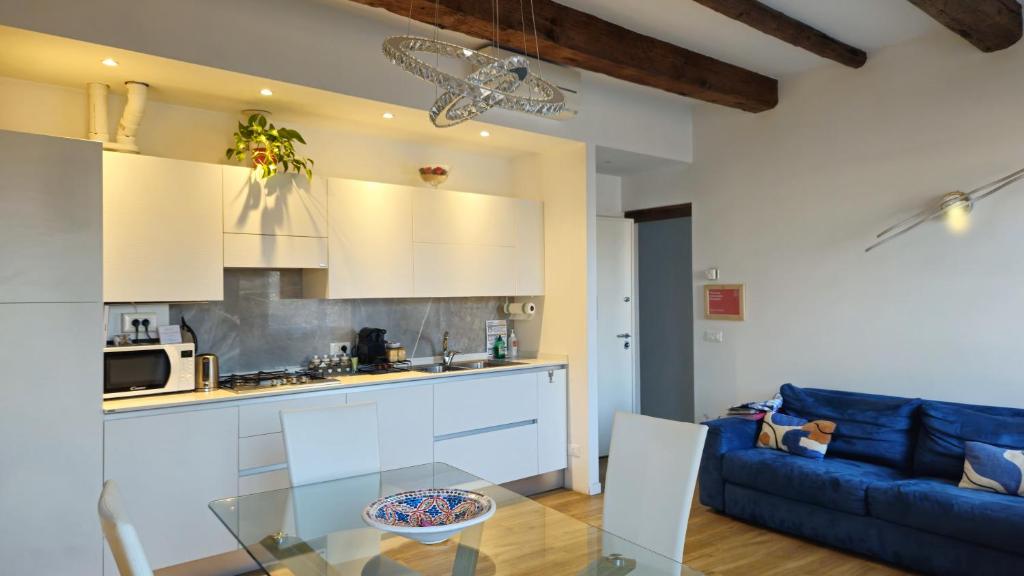 Kuchyň nebo kuchyňský kout v ubytování Ca' Monica Apartment