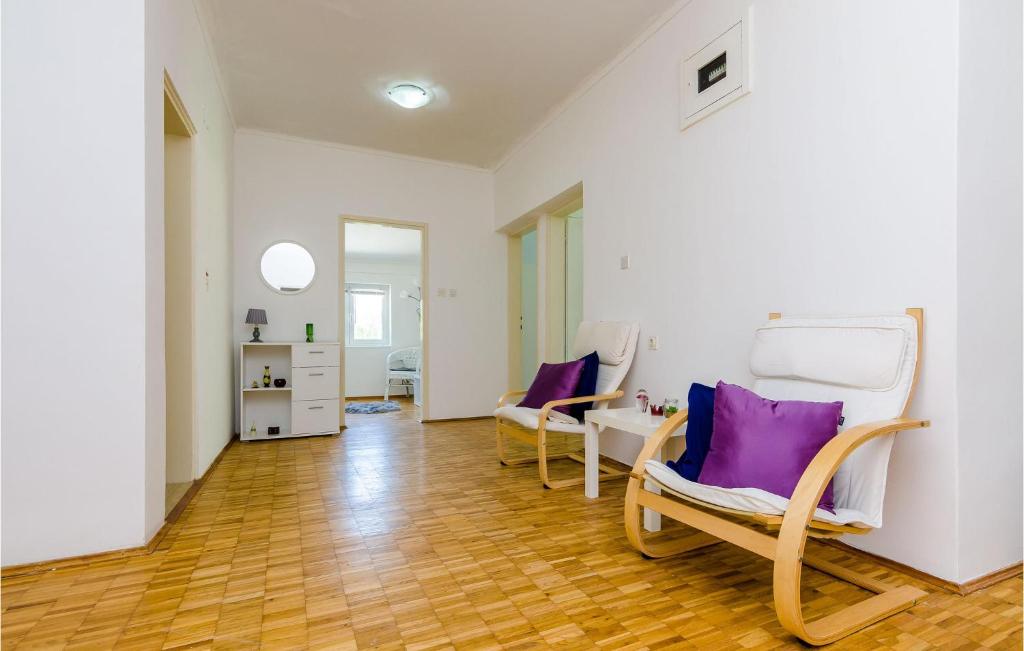 Kuchyňa alebo kuchynka v ubytovaní Stunning Home In Broce With Wifi