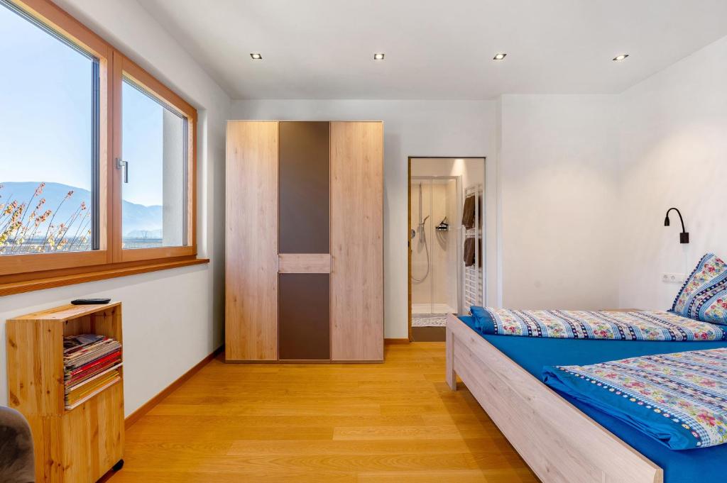 A bed or beds in a room at Ferienwohnung 3 Weger