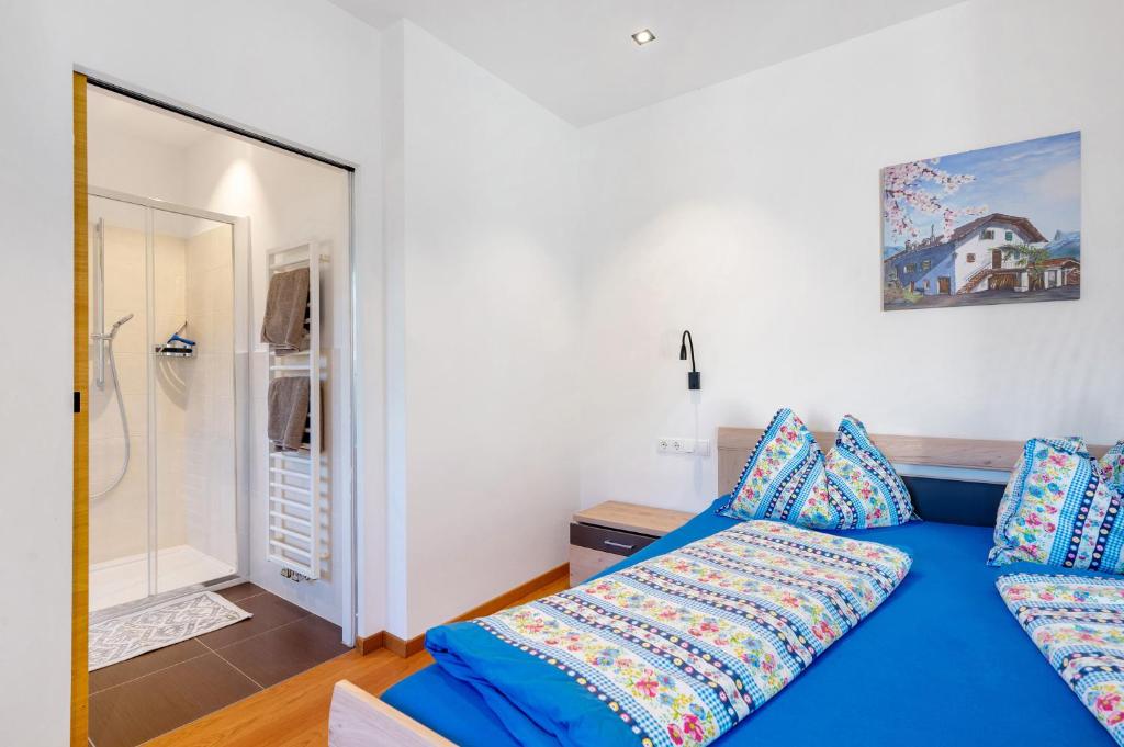 A bed or beds in a room at Ferienwohnung 3 Weger