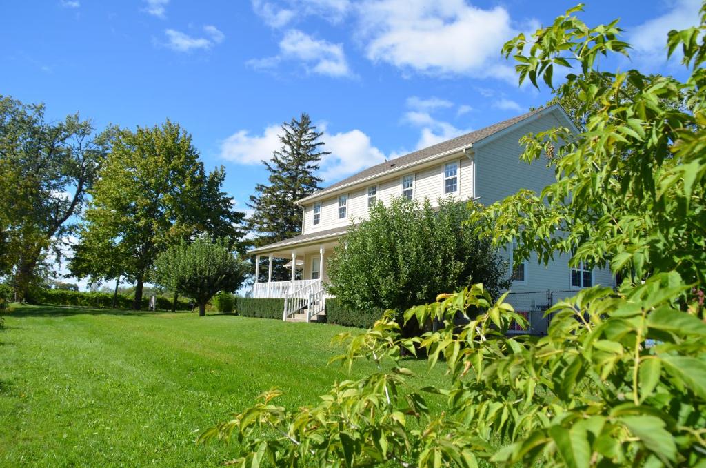 a white house with a yard at Old Town Country Landing in Niagara on the Lake