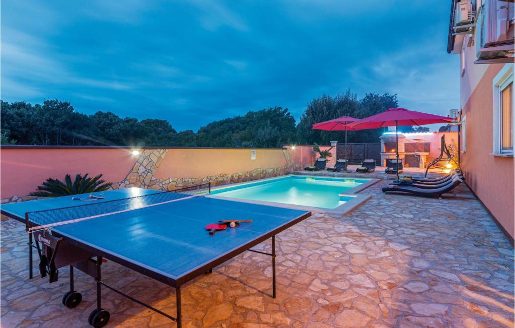 Basen w obiekcie Holiday Home Betiga Betiga Ii lub w pobliżu