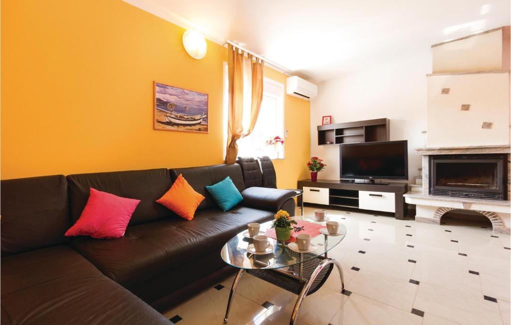 Telewizja i/lub zestaw kina domowego w obiekcie Holiday Home Betiga Betiga Ii