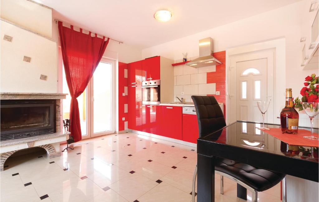 Kuchnia lub aneks kuchenny w obiekcie Holiday Home Betiga Betiga Ii