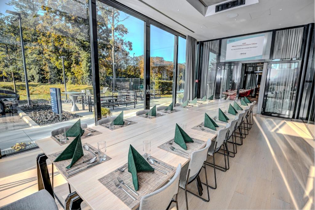 Reštaurácia alebo iné gastronomické zariadenie v ubytovaní Hilton Garden Inn Wiener Neustadt
