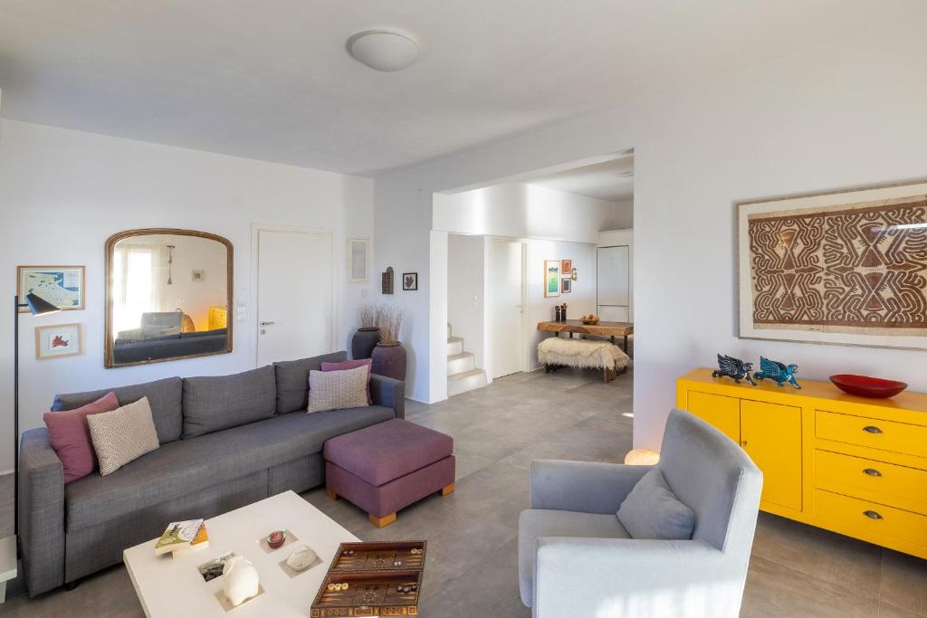 Posedenie v ubytovaní Villa Mykonian Ode with Stunning Sunrise & Sunset Views