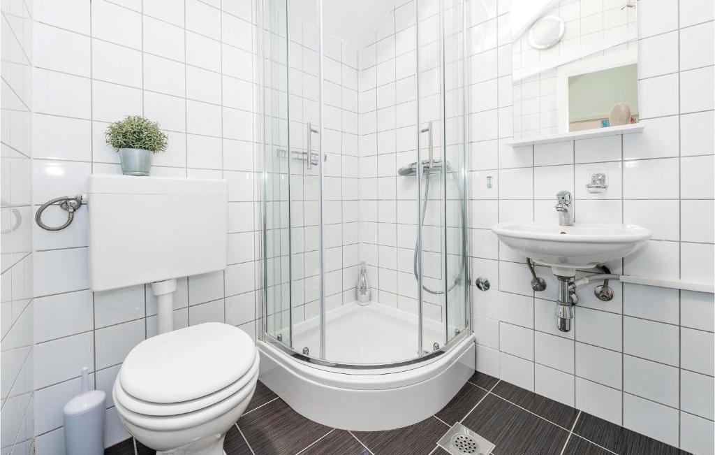 Kúpeľňa v ubytovaní Holiday Home Betina 34 With Outdoor Swimmingpool