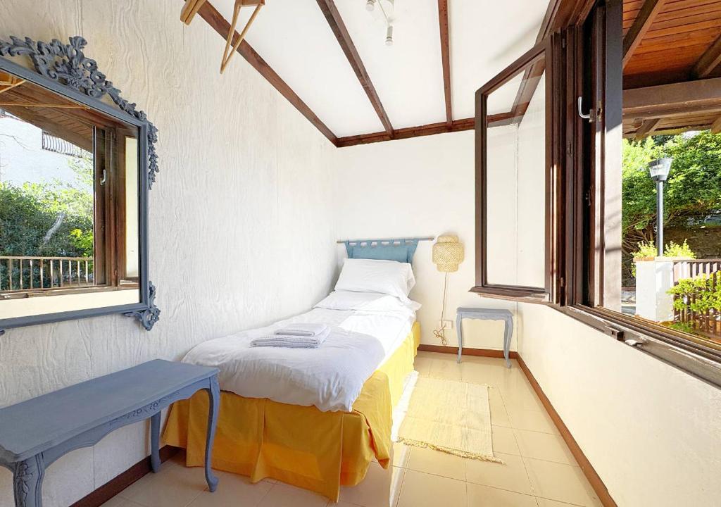 Łóżko lub łóżka w pokoju w obiekcie Solemar Sicilia - Seaside House Capo Zafferano