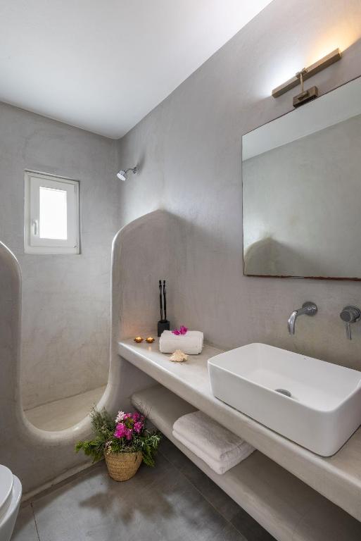 Kúpeľňa v ubytovaní Villa Mykonian Ode with Stunning Sunrise & Sunset Views
