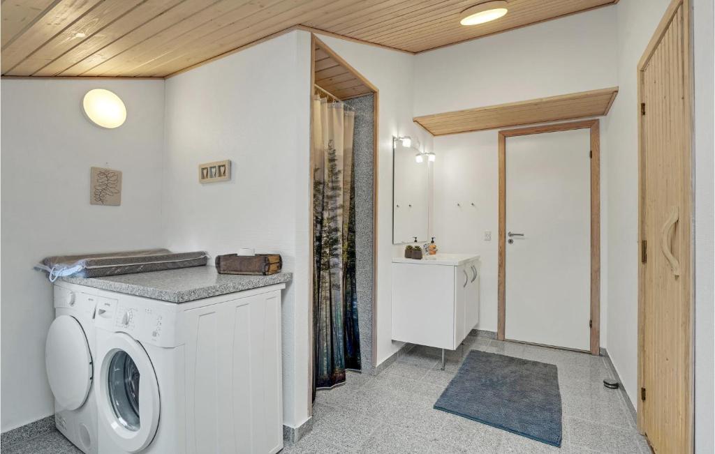 Fotografie z fotogalerie ubytování Cozy Home In Hurup Thy With Sauna v destinaci Sønder Ydby