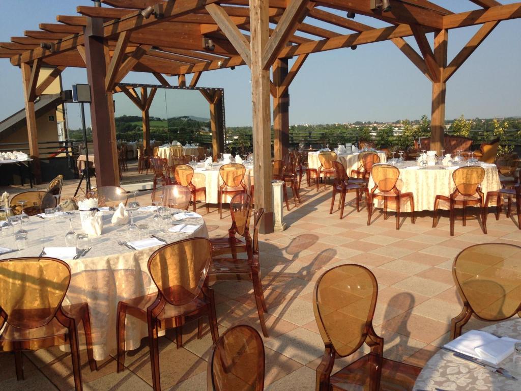 Restaurace v ubytování Grand Hotel Forlì