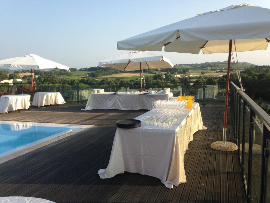 Bazén v ubytování Grand Hotel Forlì nebo v jeho okolí