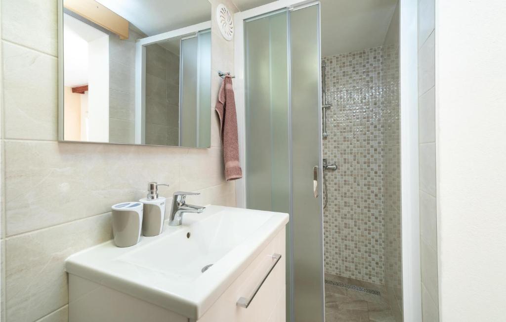 Łazienka w obiekcie Holiday Home Prizba 43