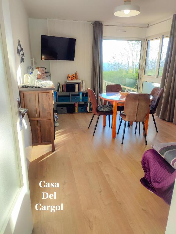Kuchyň nebo kuchyňský kout v ubytování Casa Del Cargol terrasse plein sud avec vue et garage