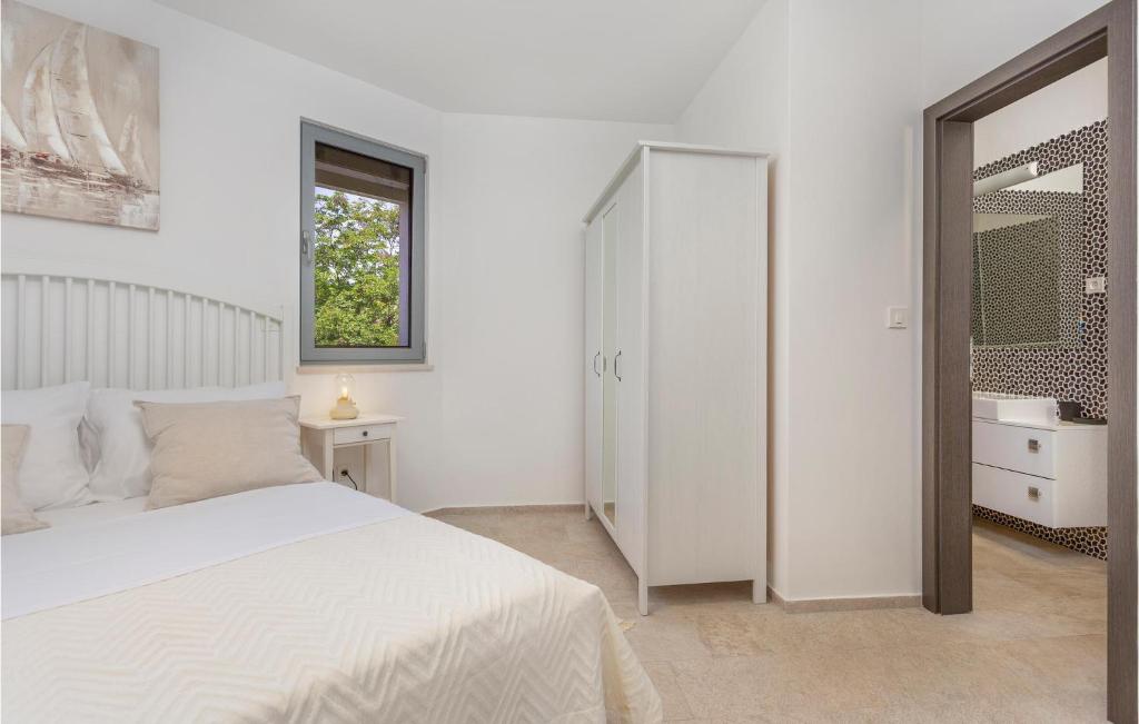Łóżko lub łóżka w pokoju w obiekcie 3 Bedroom Cozy Home In Krk