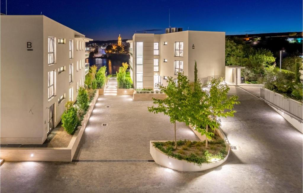 Vonkajšia záhrada v ubytovaní Pet Friendly Apartment In Krk With Wifi