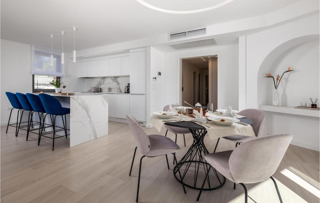 Posedenie v ubytovaní Pet Friendly Apartment In Krk With Wifi
