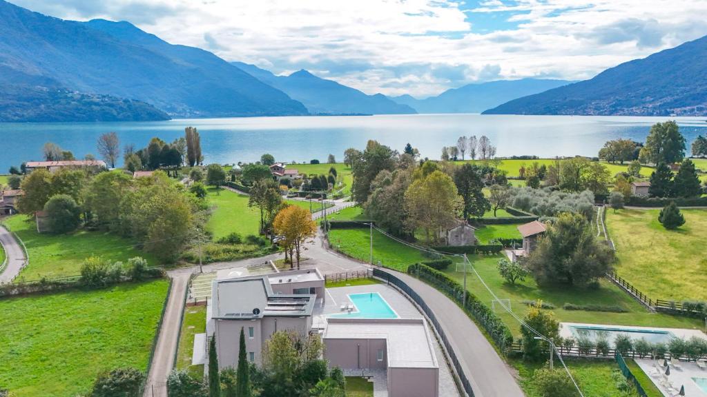 an aerial view of a house next to a lake at Residence Villa Argentea in Gravedona