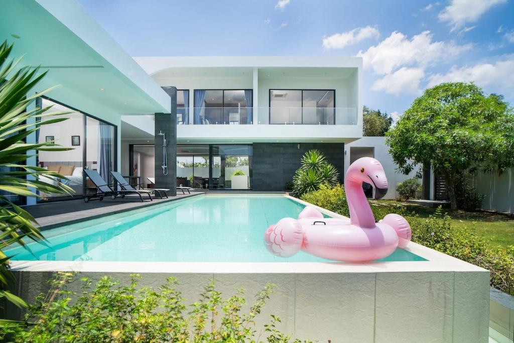 Πισίνα στο ή κοντά στο Ultra-Modern Tropical Pool Villa