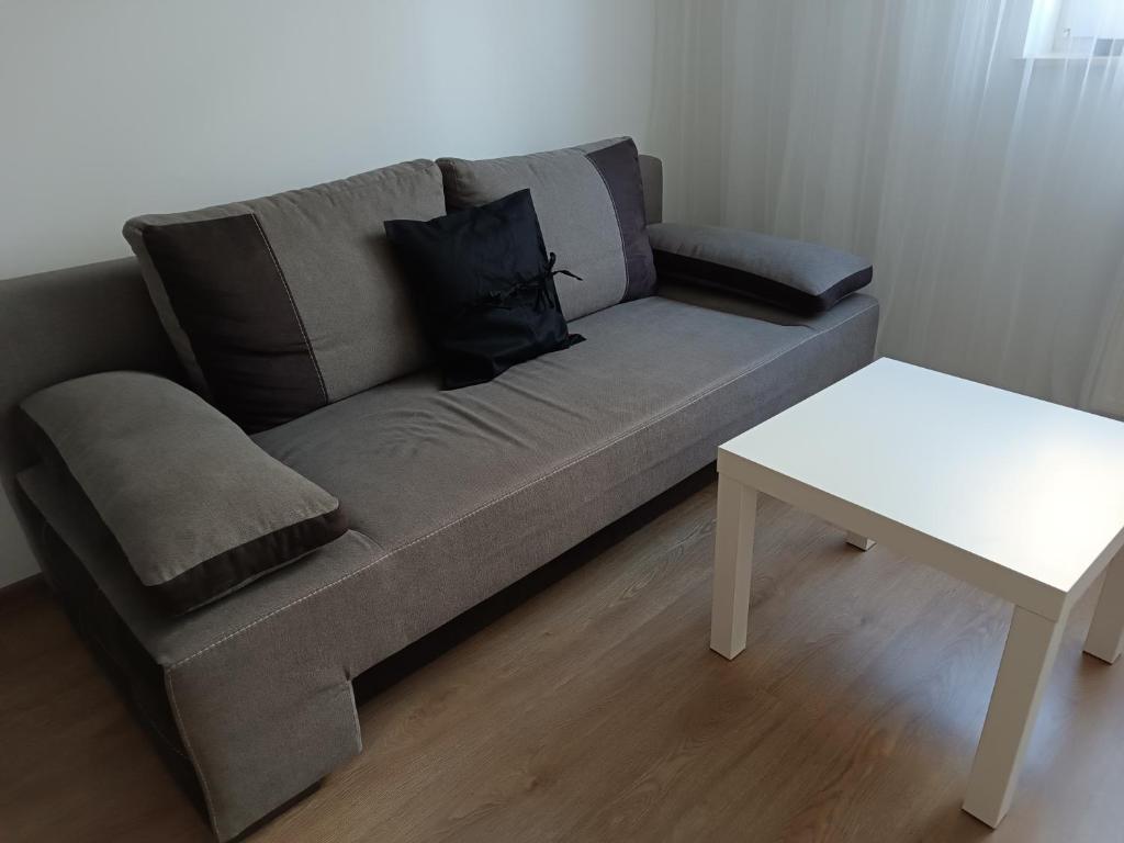 Posezení v ubytování minimalistic