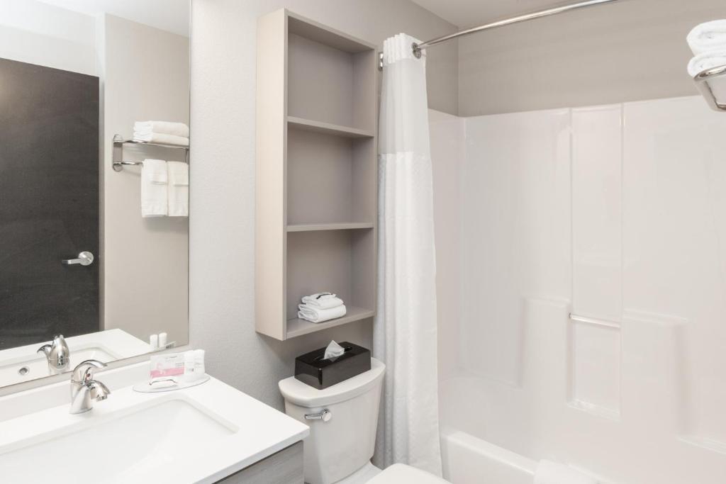 Microtel Inn & Suites by Wyndham West Fargo Near Medical Center - Habitación Con Cama Grande - No Fumadores