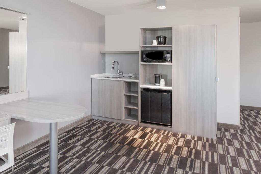 Microtel Inn & Suites by Wyndham West Fargo Near Medical Center - Suite Estudio Con Cama Grande - No Fumadores