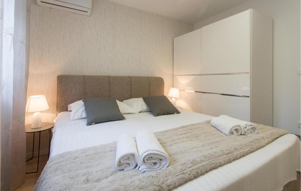 Posteľ alebo postele v izbe v ubytovaní Gorgeous Apartment In Jesenice