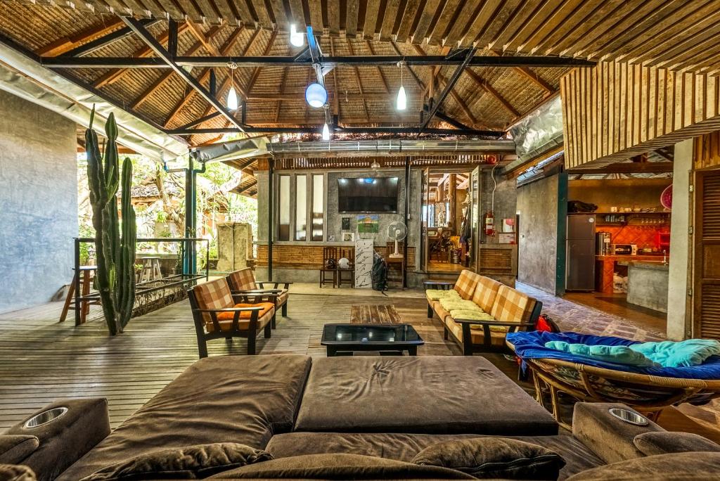 Buzzas @ Pai Chan - 1