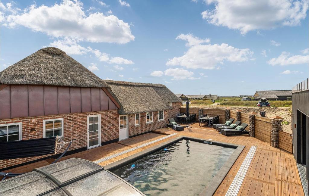 Πισίνα στο ή κοντά στο Beautiful Home In Ringkøbing With Sauna