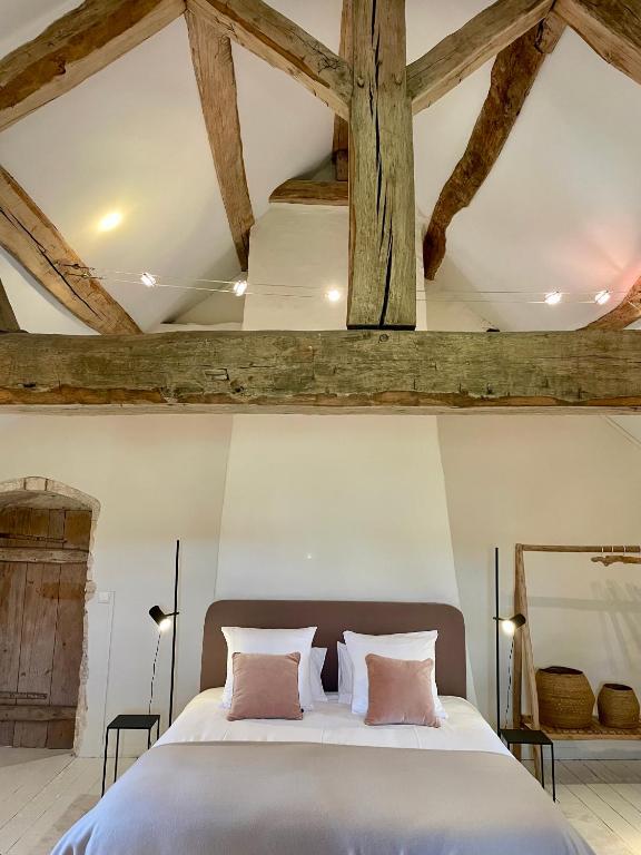 Postel nebo postele na pokoji v ubytování Gîte d'exception - Manoir de Sacquenay