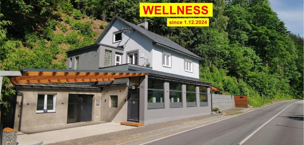 una rappresentazione di una casa sul ciglio di una strada di U 2 soviček - Krkonoše a Jablonec nad Jizerou