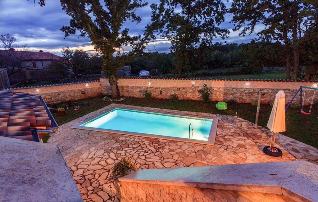 Bazén v ubytovaní Holiday Home Boduleri Cr alebo v jeho blízkosti