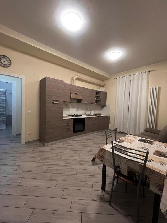 Kuchyň nebo kuchyňský kout v ubytování Edi Apartments