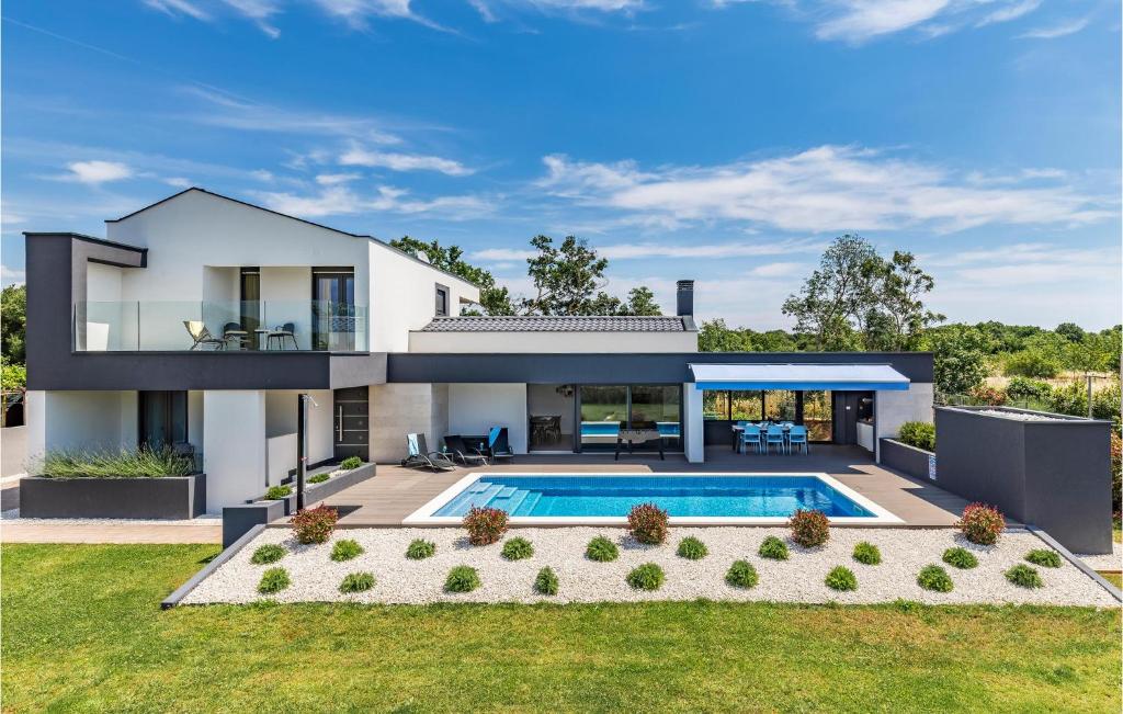 Cozy Home In Valbandon With Wifi