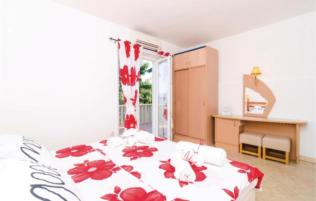 Postel nebo postele na pokoji v ubytování Six-Bedroom Holiday Home In Sipan