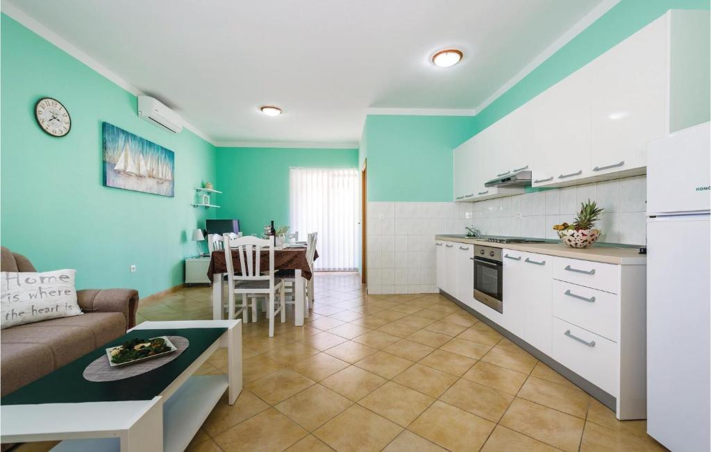 Kuchyňa alebo kuchynka v ubytovaní Holiday Home Debeljak With Sea View Xiv