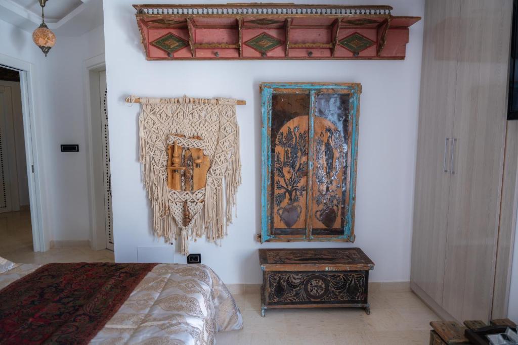 Postel nebo postele na pokoji v ubytování Dar Al Makam - Luxury Experience