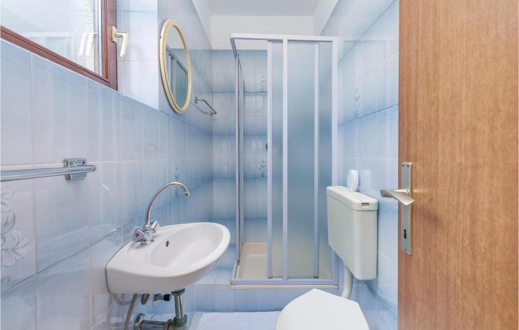 Koupelna v ubytování Apartment Labin 22 With Outdoor Swimmingpool