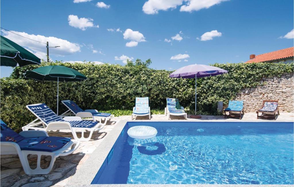 Fotografie z fotogalerie ubytování 5 Bedroom Lovely Home In Kuzinici v destinaci Divšići