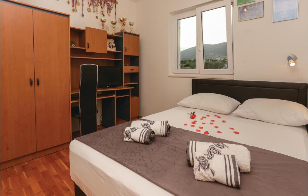 Posteľ alebo postele v izbe v ubytovaní Awesome Home In Kastel Novi