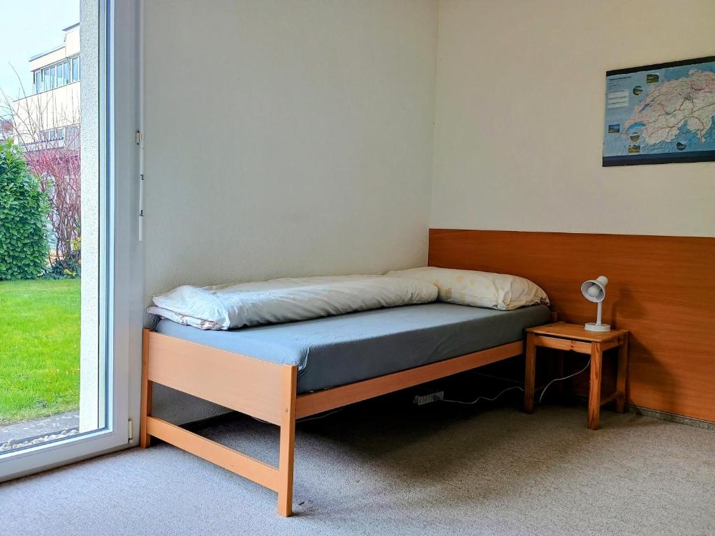 Postel nebo postele na pokoji v ubytování Privatzimmer 300m zur S-Bahn Jona