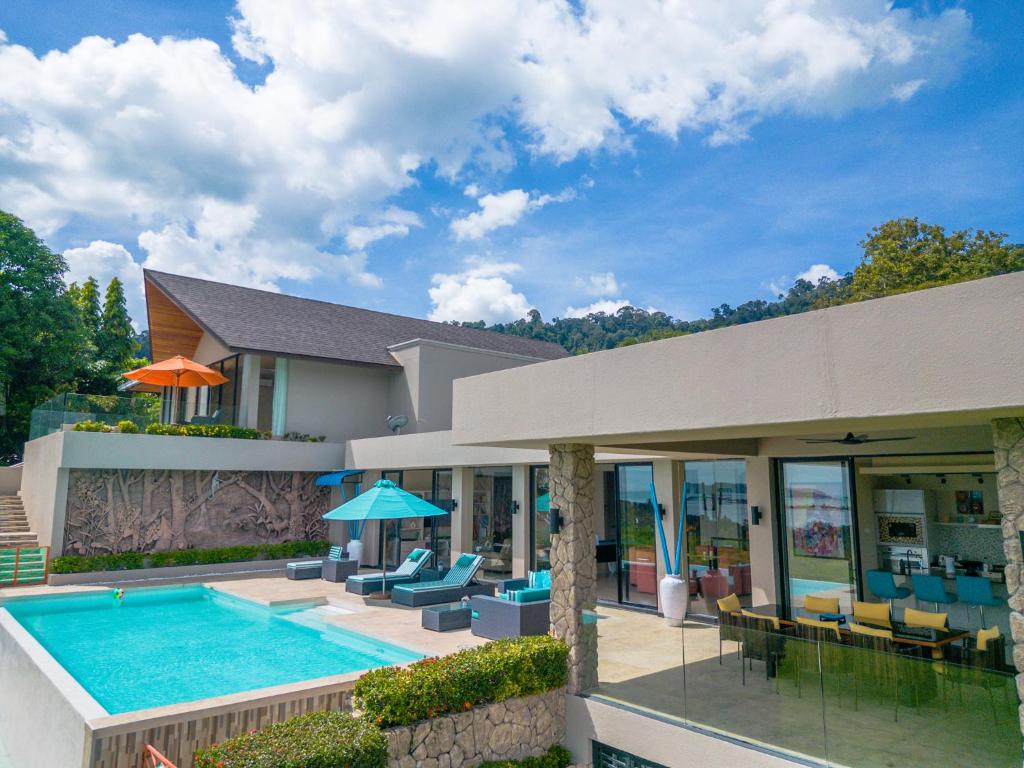 Bazén v ubytování White Monkey Villa - Private Pool & Jacuzzi nebo v jeho okolí