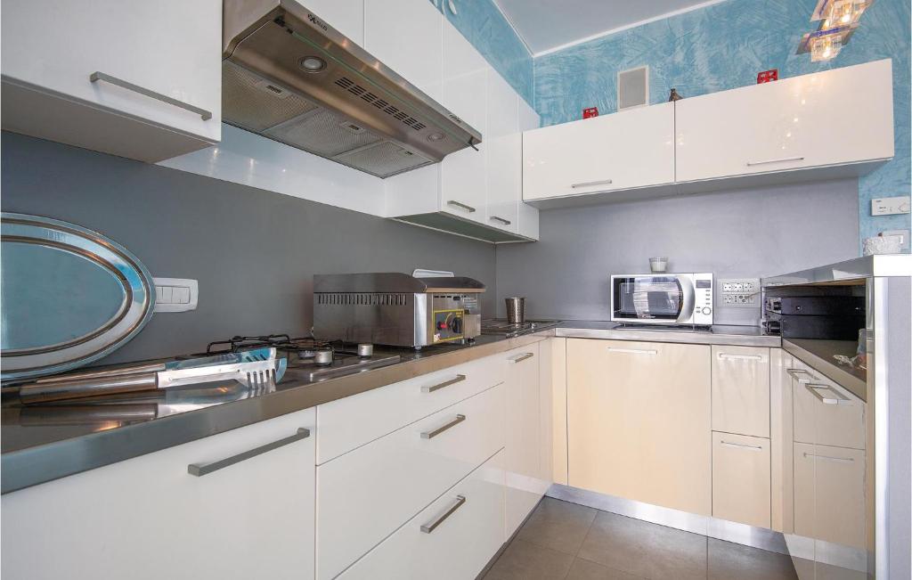 Kuchyň nebo kuchyňský kout v ubytování Cozy Home In Varazdinske Toplice